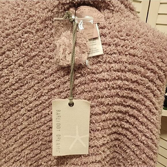 BAREFOOT DREAMS NEW FUZZY ROSE BALLET PINK POCKETS WITH FRINGE ONE SIZE WRAP - Picture 3 of 8